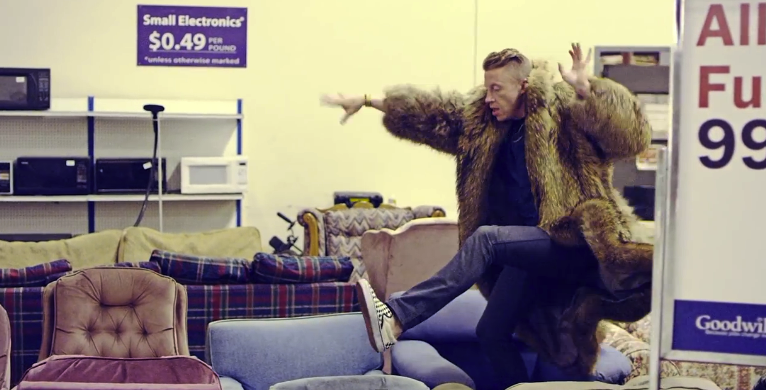 Thrift shop. Thrift shop Райан Льюис. Macklemore Ryan Lewis Thrift shop. Маклемор Thrift shop. Ryan Lewis Thrift shop обложка.